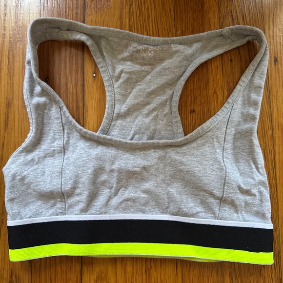Women’s Sports Bras - Picture 2 of 6